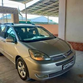 Toyota Sienna 2004