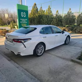 Toyota Camry 2021