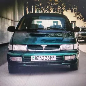 Mitsubishi Chariot 1994