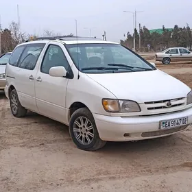 Toyota Sienna 1999