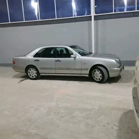 Mercedes-Benz E320 1996