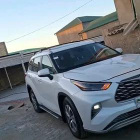 Toyota Highlander 2024