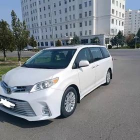 Toyota Sienna 2018