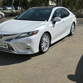 Toyota Camry 2021