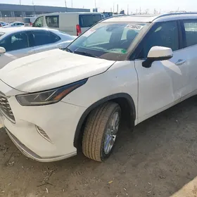 Toyota Highlander 2021