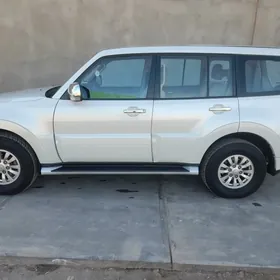 Mitsubishi Pajero 2015