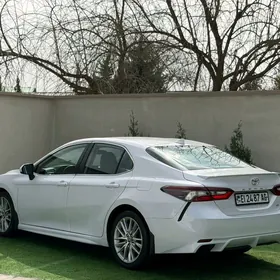 Toyota Camry 2021