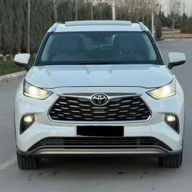 Toyota Highlander 2021