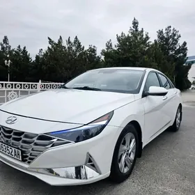 Hyundai Elantra 2022