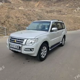 Mitsubishi Pajero 2015