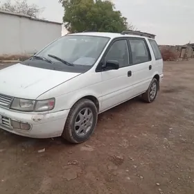 Mitsubishi Chariot 1996