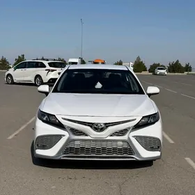 Toyota Camry 2021