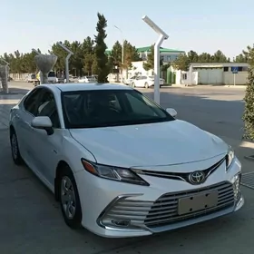 Toyota Camry 2021