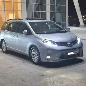 Toyota Sienna 2016
