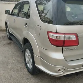 Toyota Fortuner 2010