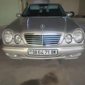 Mercedes-Benz E320 2001