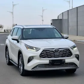 Toyota Highlander 2021