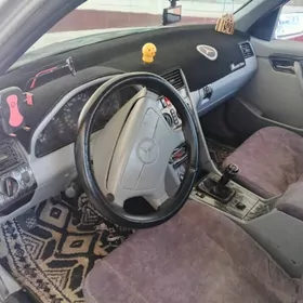 Mercedes-Benz E320 1996