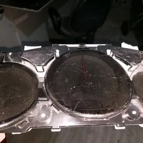 Lexus e300 pribor km