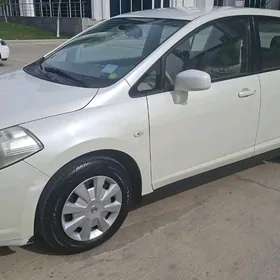 Nissan Tiida 2008