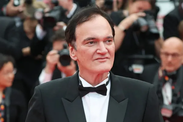 Kwentin Tarantino teatrda ilkinji gezek komediýa farsy bilen çykyş edýär