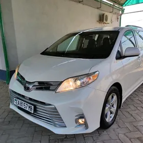 Toyota Sienna 2019