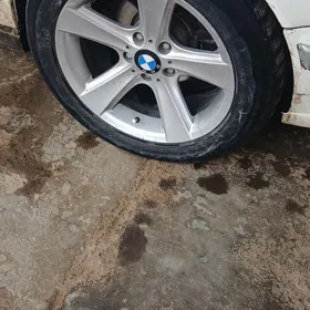 BMW diska pakryşka.