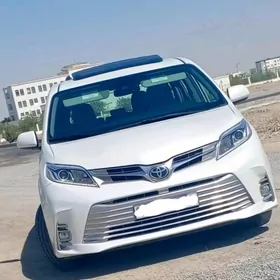 Toyota Sienna 2018