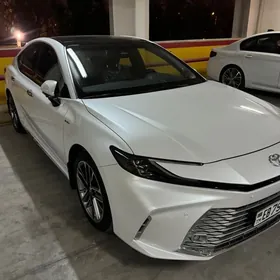 Toyota Camry 2025