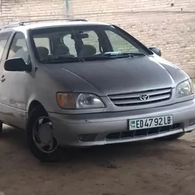Toyota Sienna 2001