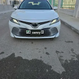 Toyota Camry 2018