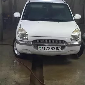 Daihatsu Sirion 2004