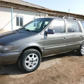 Mitsubishi Chariot 1993