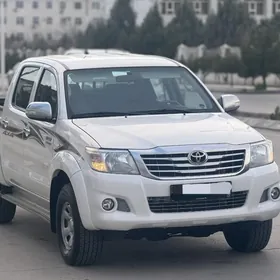 Toyota Hilux 2014