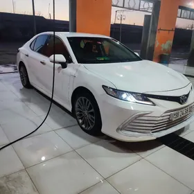 Toyota Camry 2021