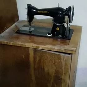 Швейная машина