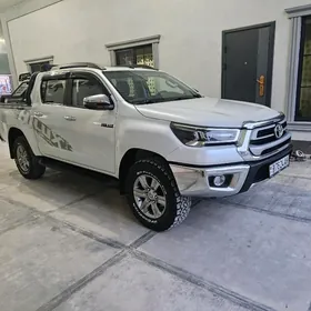 Toyota Hilux 2023