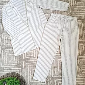 Женский костюм