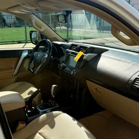 Toyota Land Cruiser Prado 2014