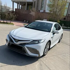 Toyota Camry 2021