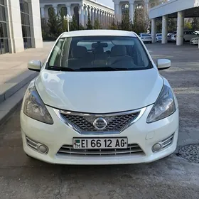 Nissan Tiida 2013