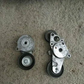 Natażitel Camry  2011