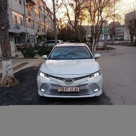 Toyota Camry 2019