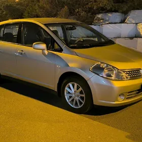 Nissan Tiida 2008