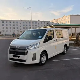 Toyota Hiace 2022