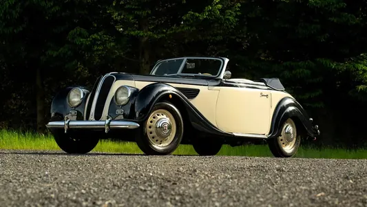 BMW-niň gatnaşmazlygynda döredilen seýrek BMW auksiona çykaryldy