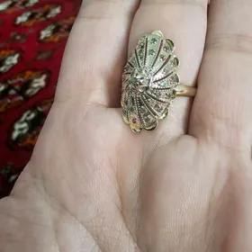 Gyzyl brilliant yuzuk.