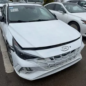 Hyundai Elantra 2022
