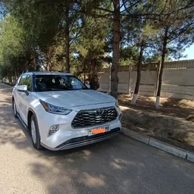 Toyota Highlander 2022