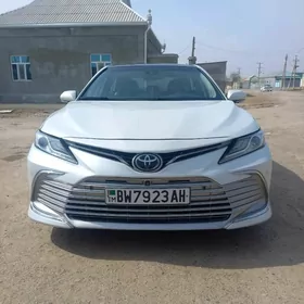 Toyota Camry 2021